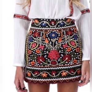Zara folk art mini skirt